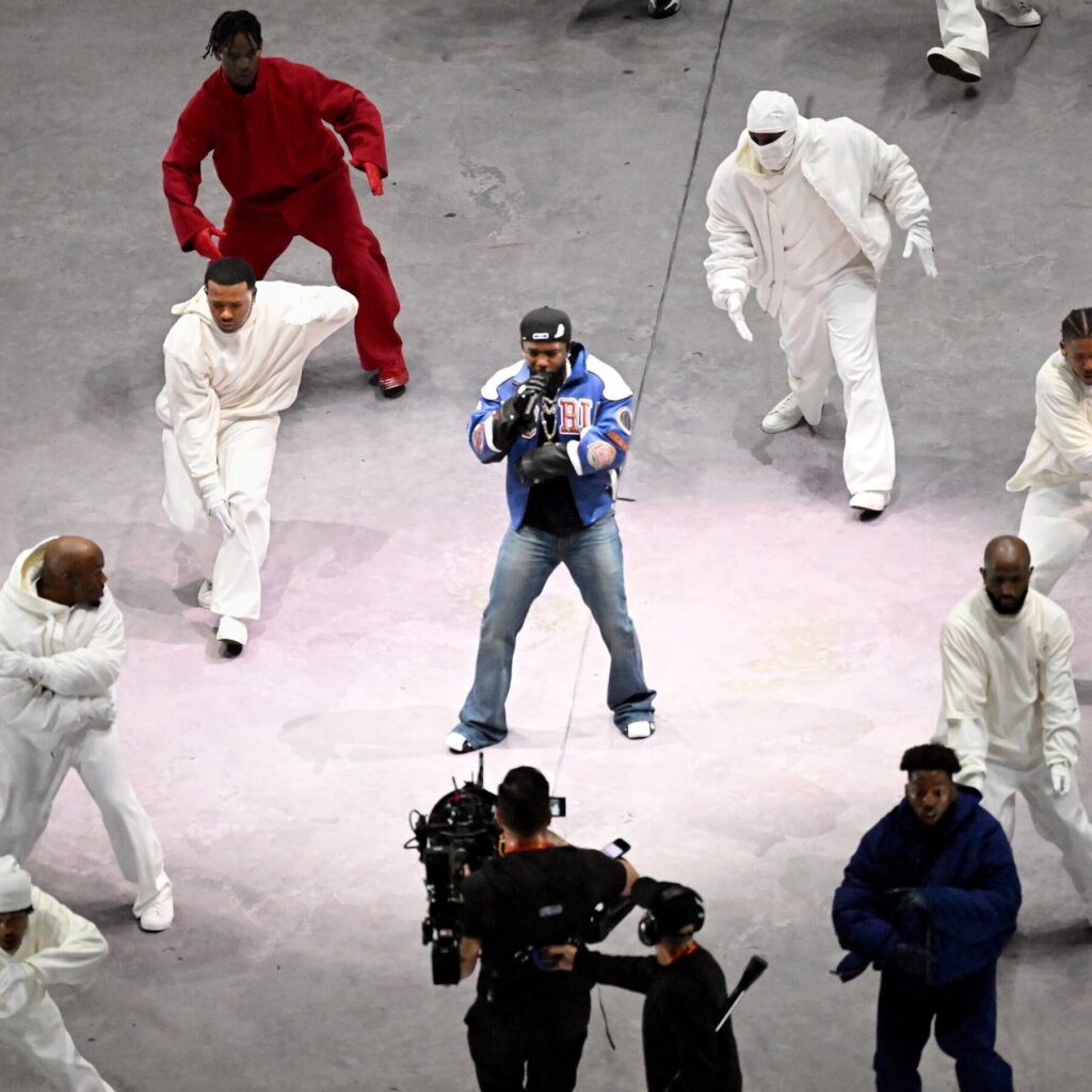 EE.UU: Kendrick Lamar supera las expectativas en su actuación en la Super Bowl