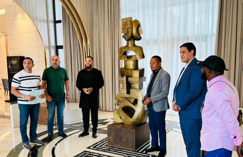Cultura dona la icónica escultura “Elat Moyong” al Hotel Sofitel presidencial